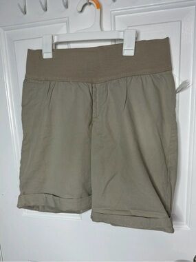 GAP  Maternity Khaki Maternity Shorts Size 8 NWT